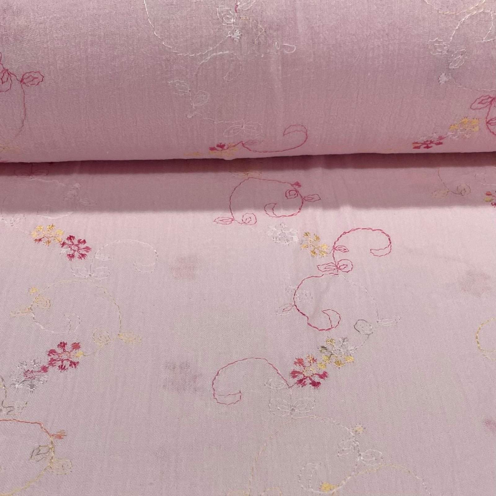 Crepe de Algodão Bordado Rosa Claro e Amarelo Star APOCALIPSE