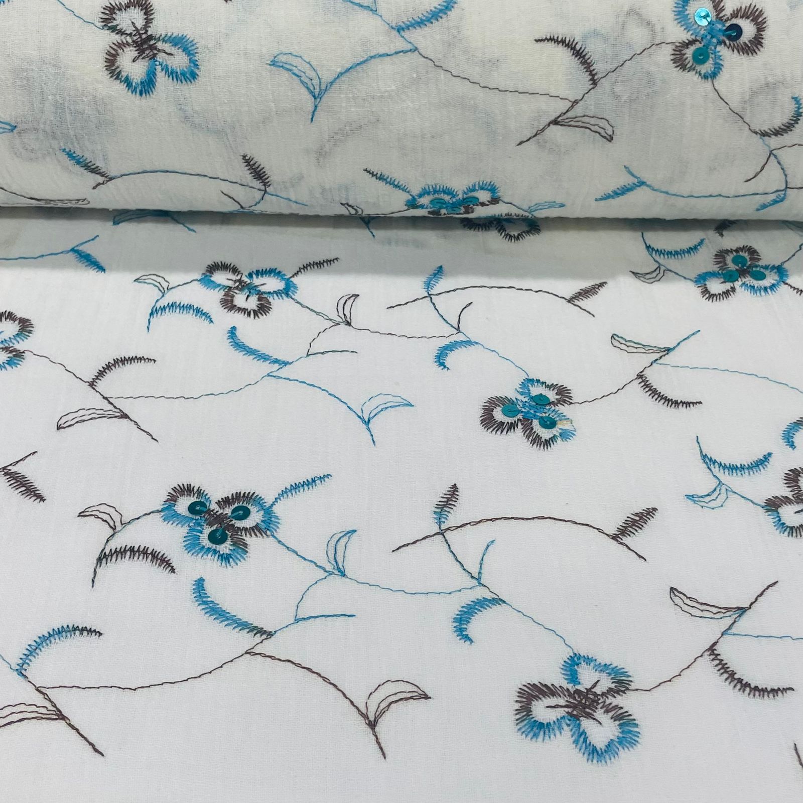 Crepe de Algodão Bordado Azul Lis