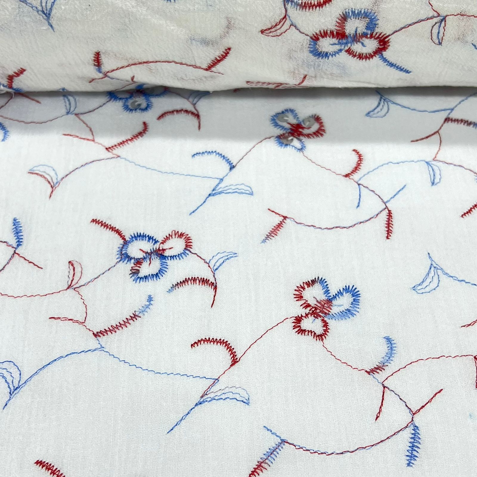 Crepe de Algodão Bordado Vermelho Lis ESQUENTA