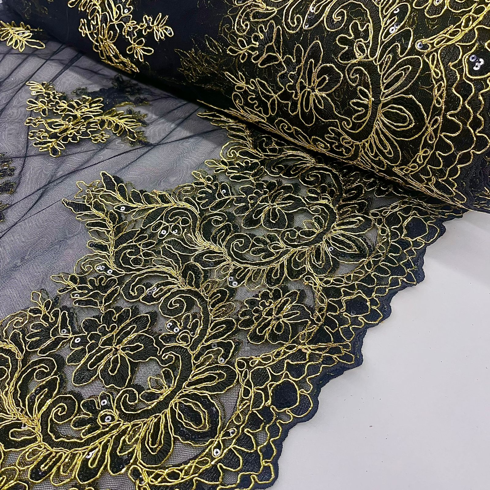Tule Bordado Lantejoula Preto com Dourado LIVE