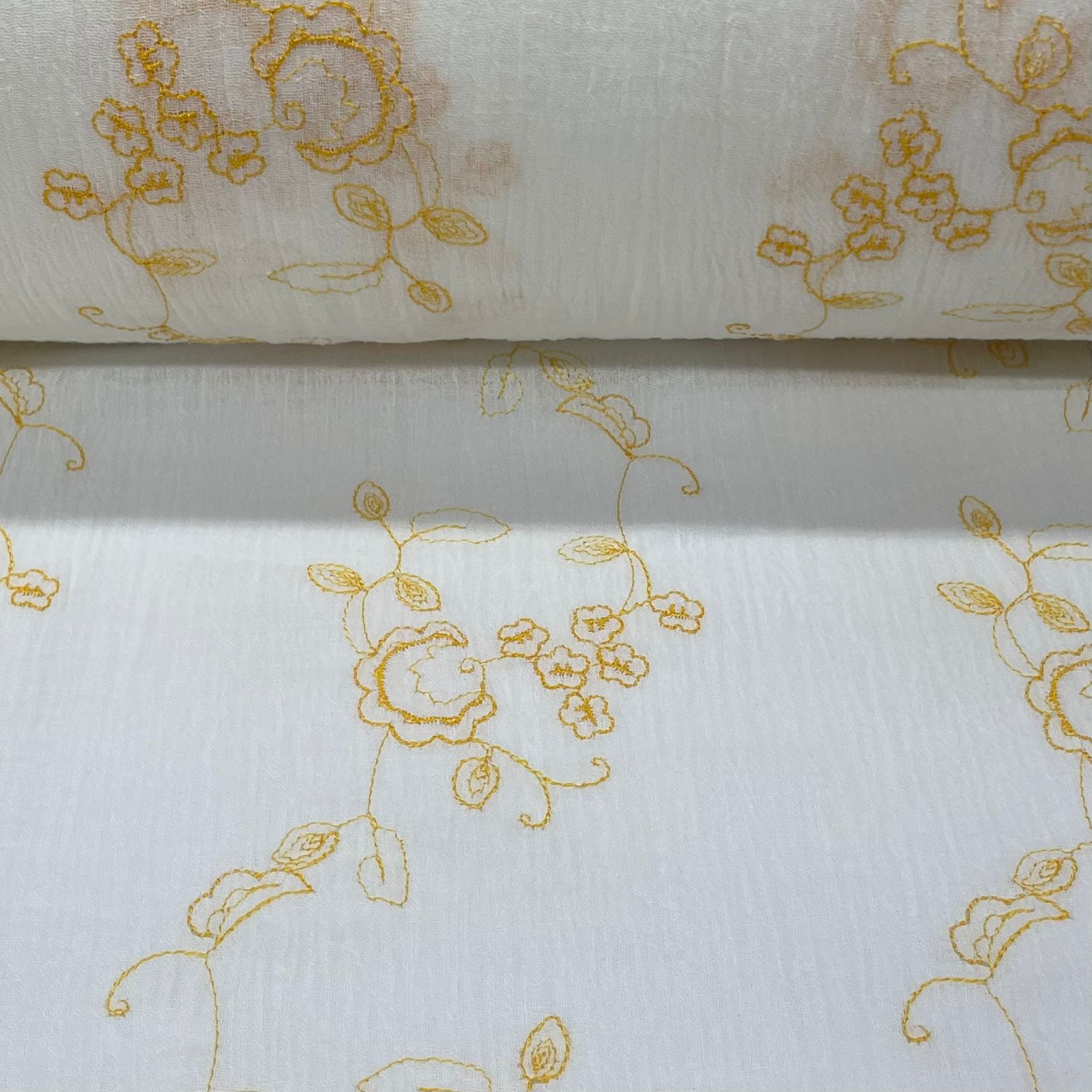 Crepe de Algodão Bordado Amarelo Star MALUCA