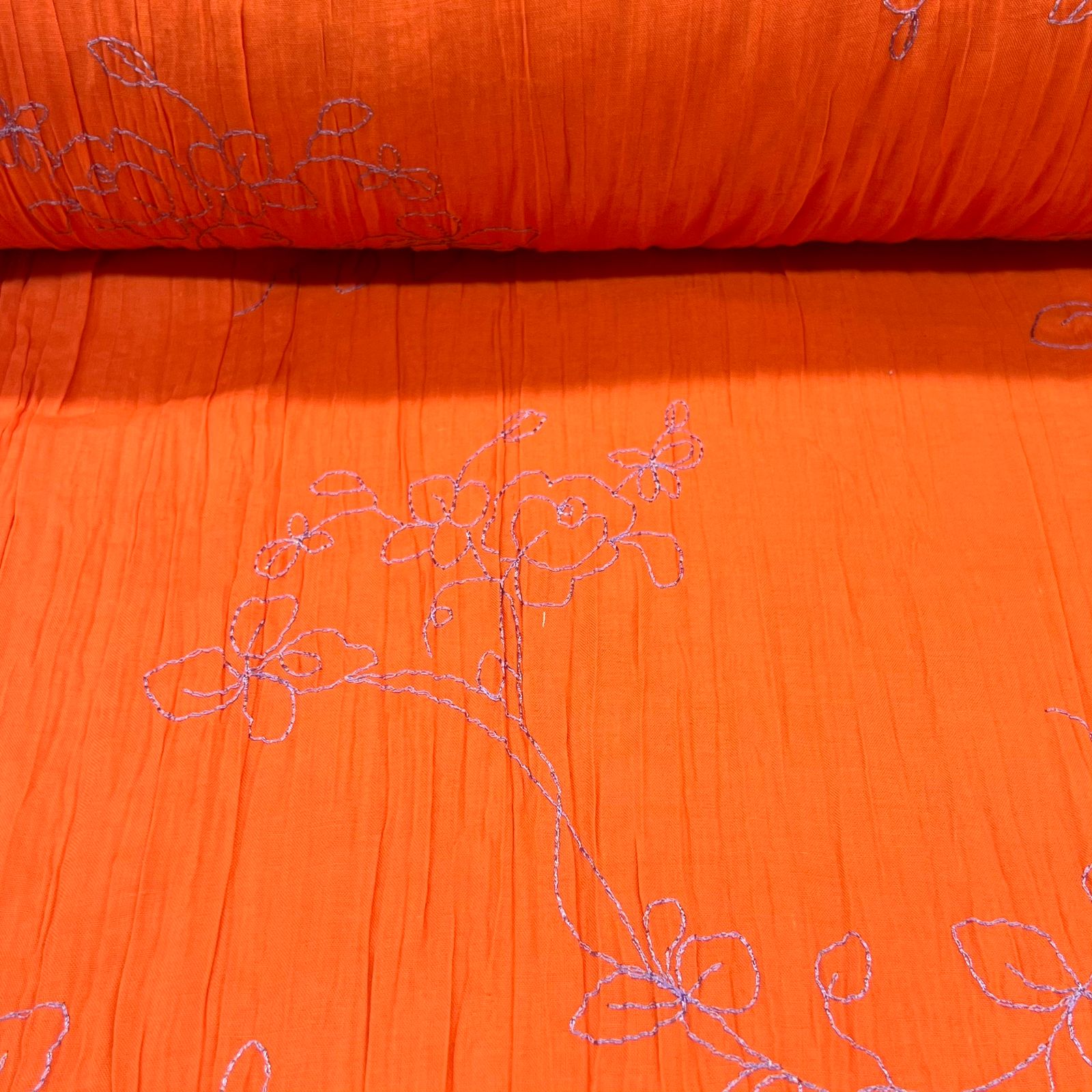 Crepe de Algodão Bordado Laranja Garden MALUCA