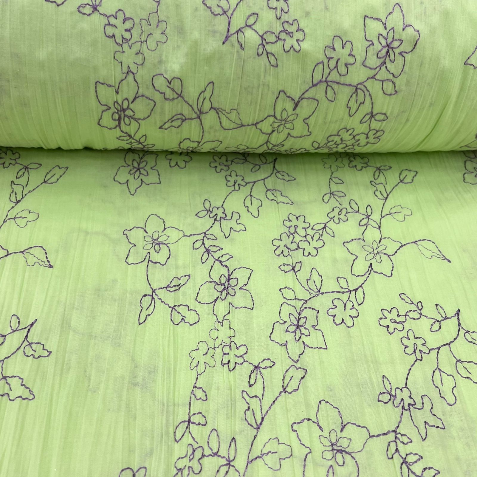 Crepe de Algodão Bordado Verde Claro Garden RRR