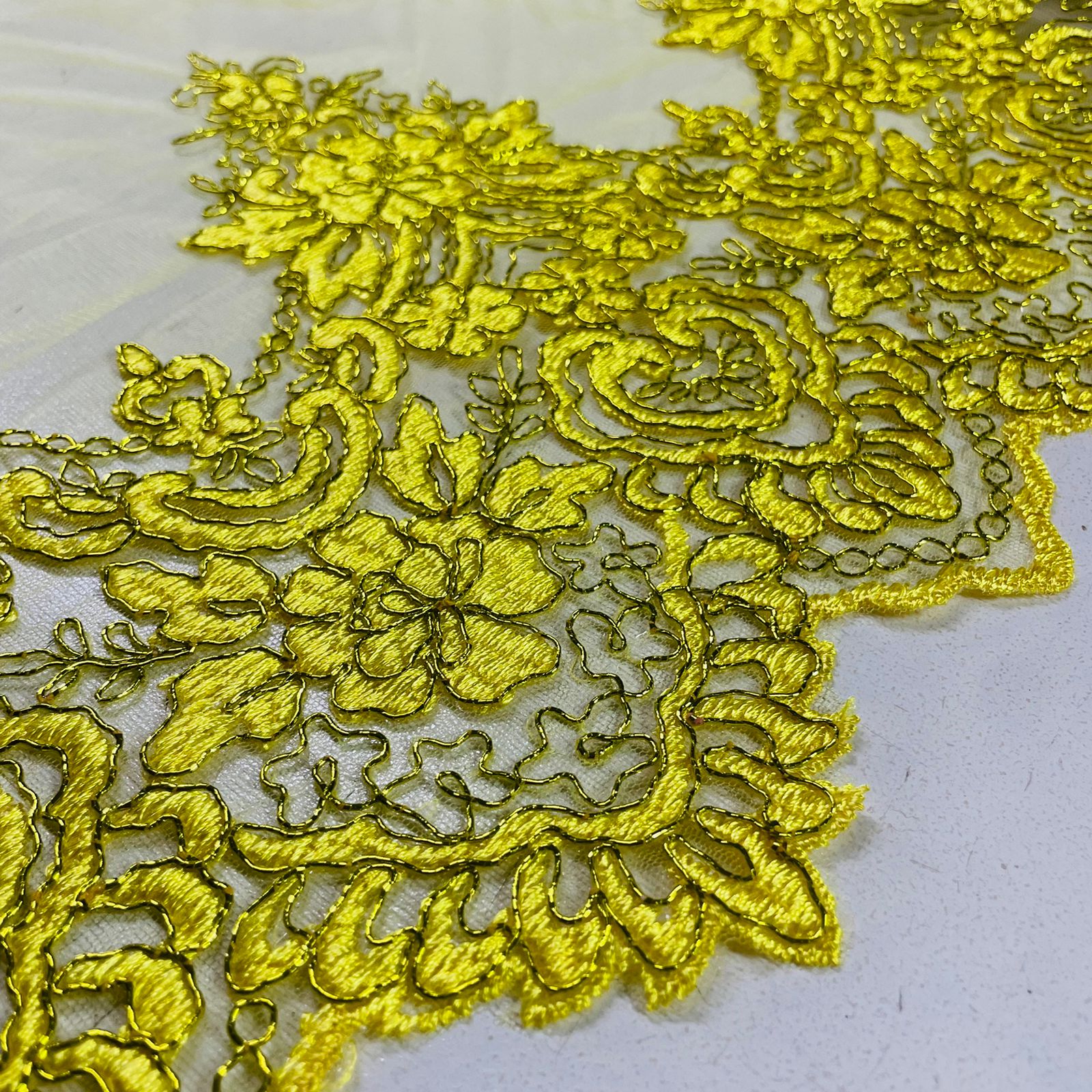 CORTE 0,60x1,40cm Tule Bordado Mônaco Amarelo 