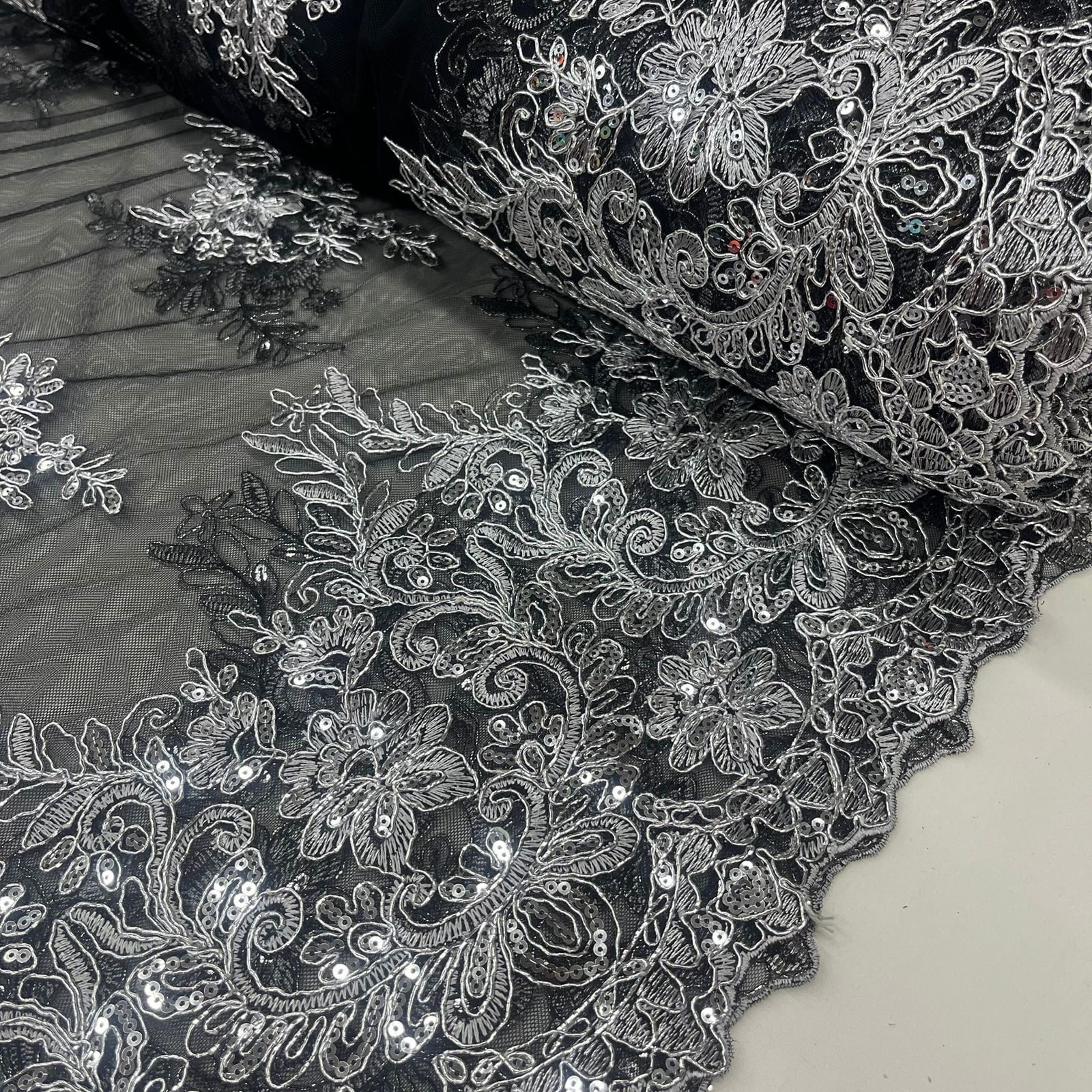 CORTE 0,50x1,30cm Tule Bordado Lantejoula Preto com Prata