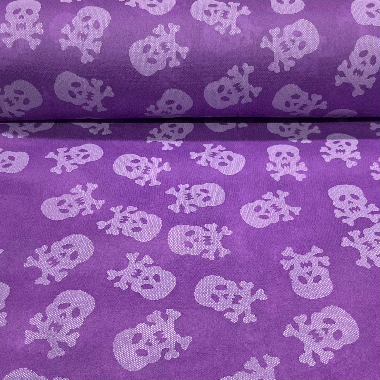 Tecido TNT 40g Caveiras Roxo
