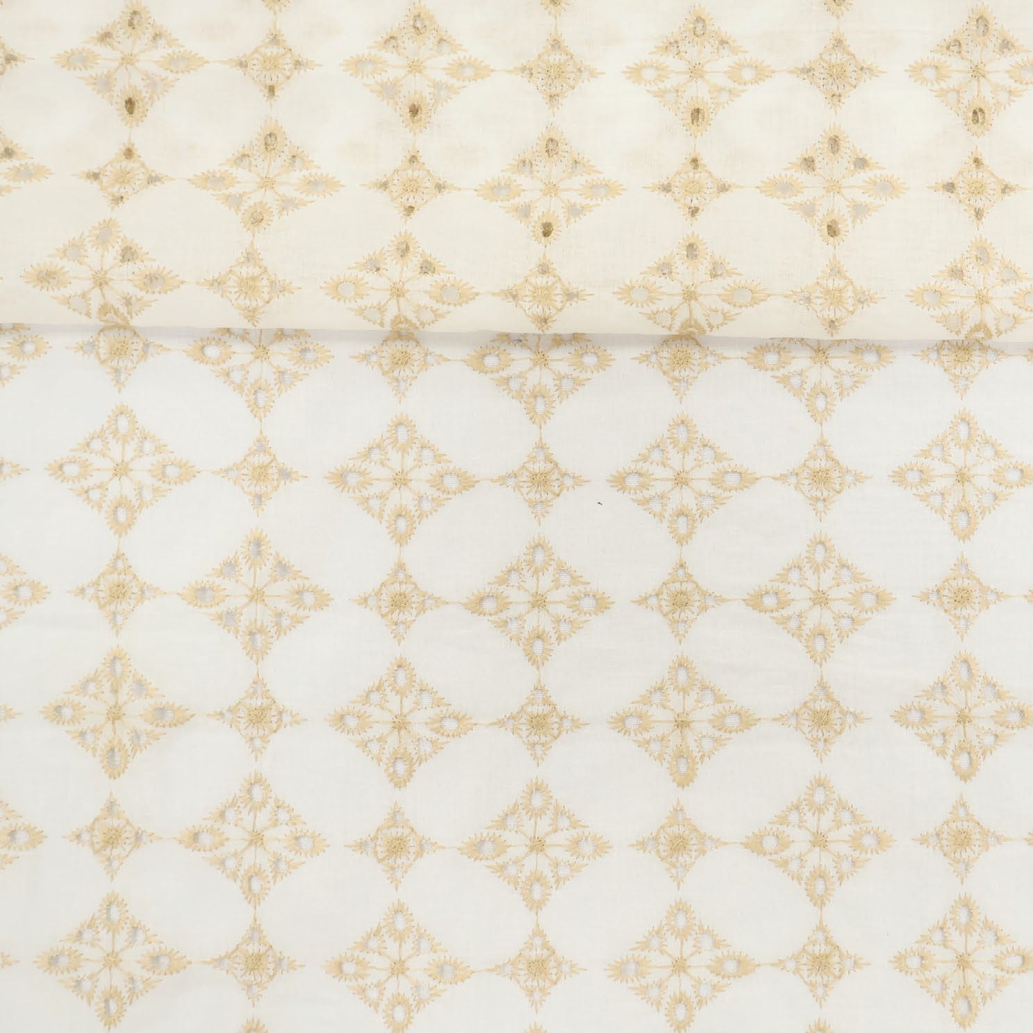 Layse Algodão Geometrico Branco e Dourado