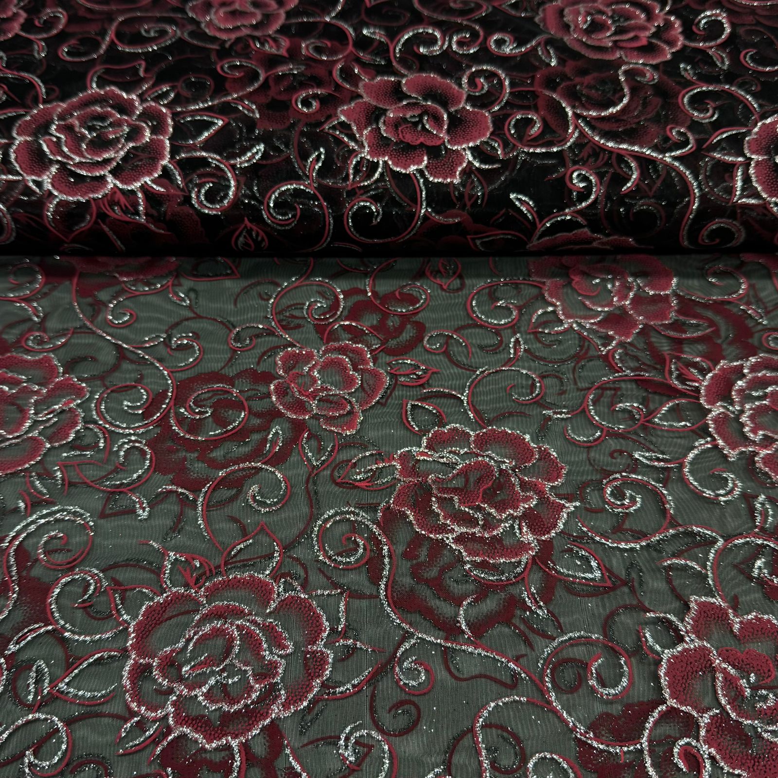 Organza Estampada Preta com Rosas