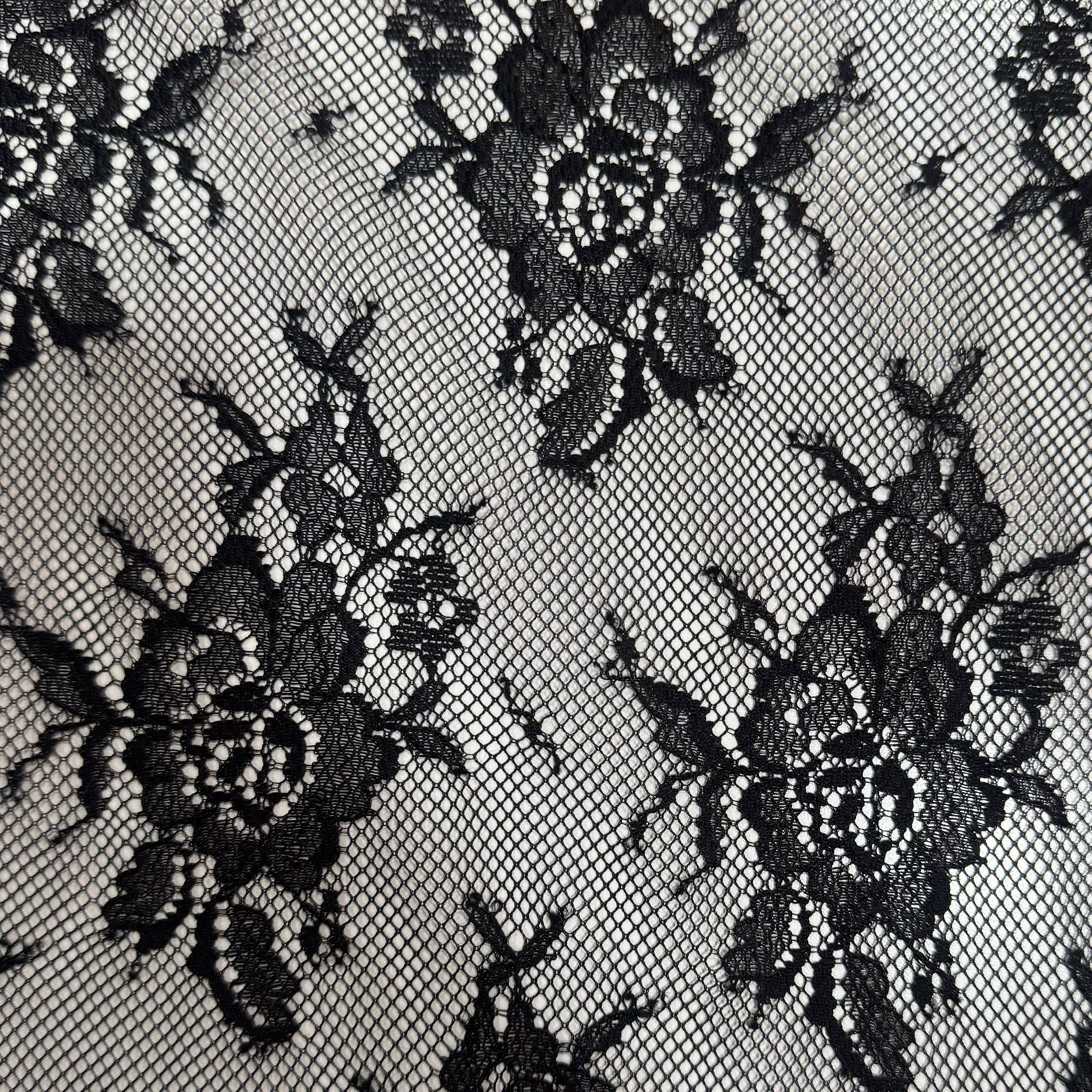 Renda com Elastano Flores Pretas