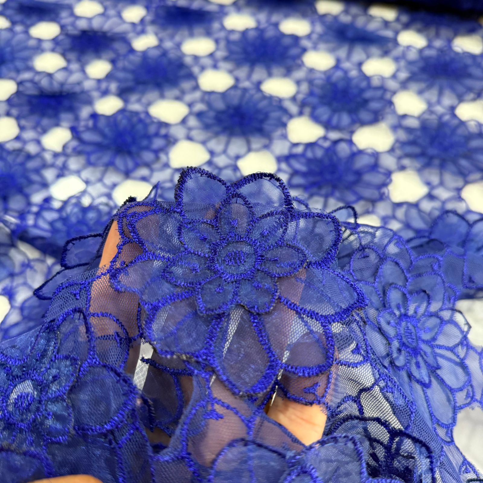 Tule Bordado 3D Vazado Azul Royal