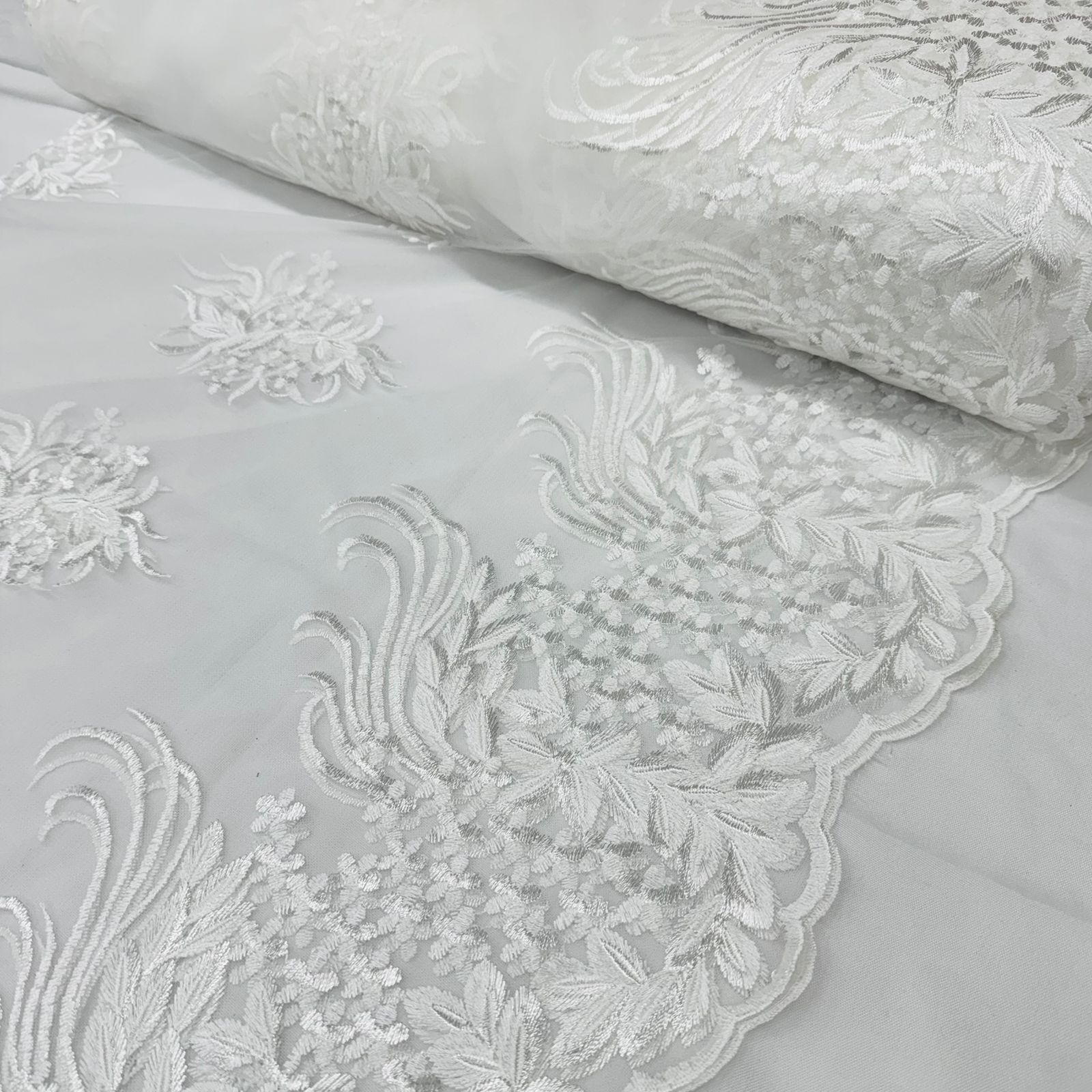 Tule Bordado Branco Florezinhas 