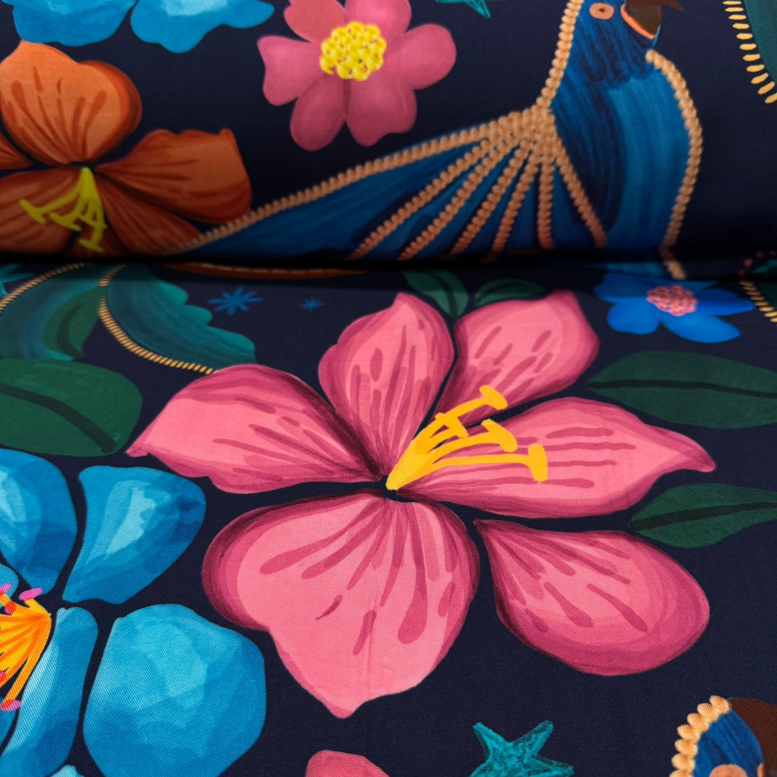 Viscose Farm Flores Coloridas na Noite