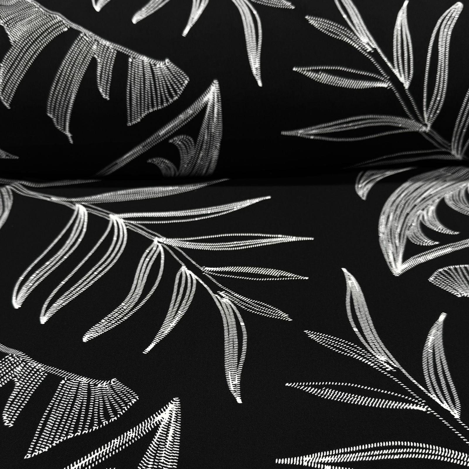 Viscose Farm Folhas no Preto