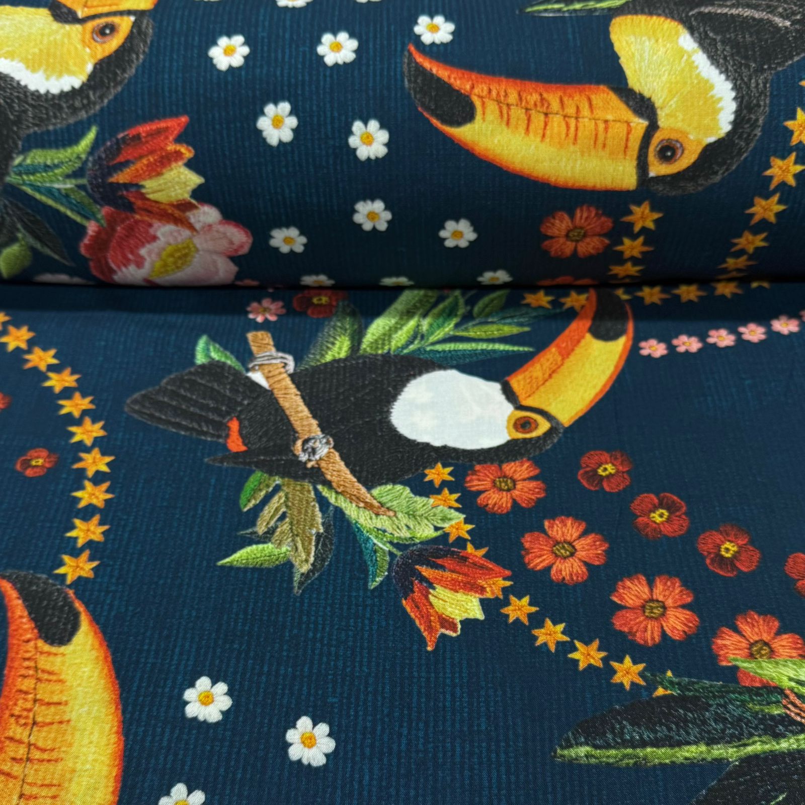 Viscose Farm Tucano Tropical Fundo Azul