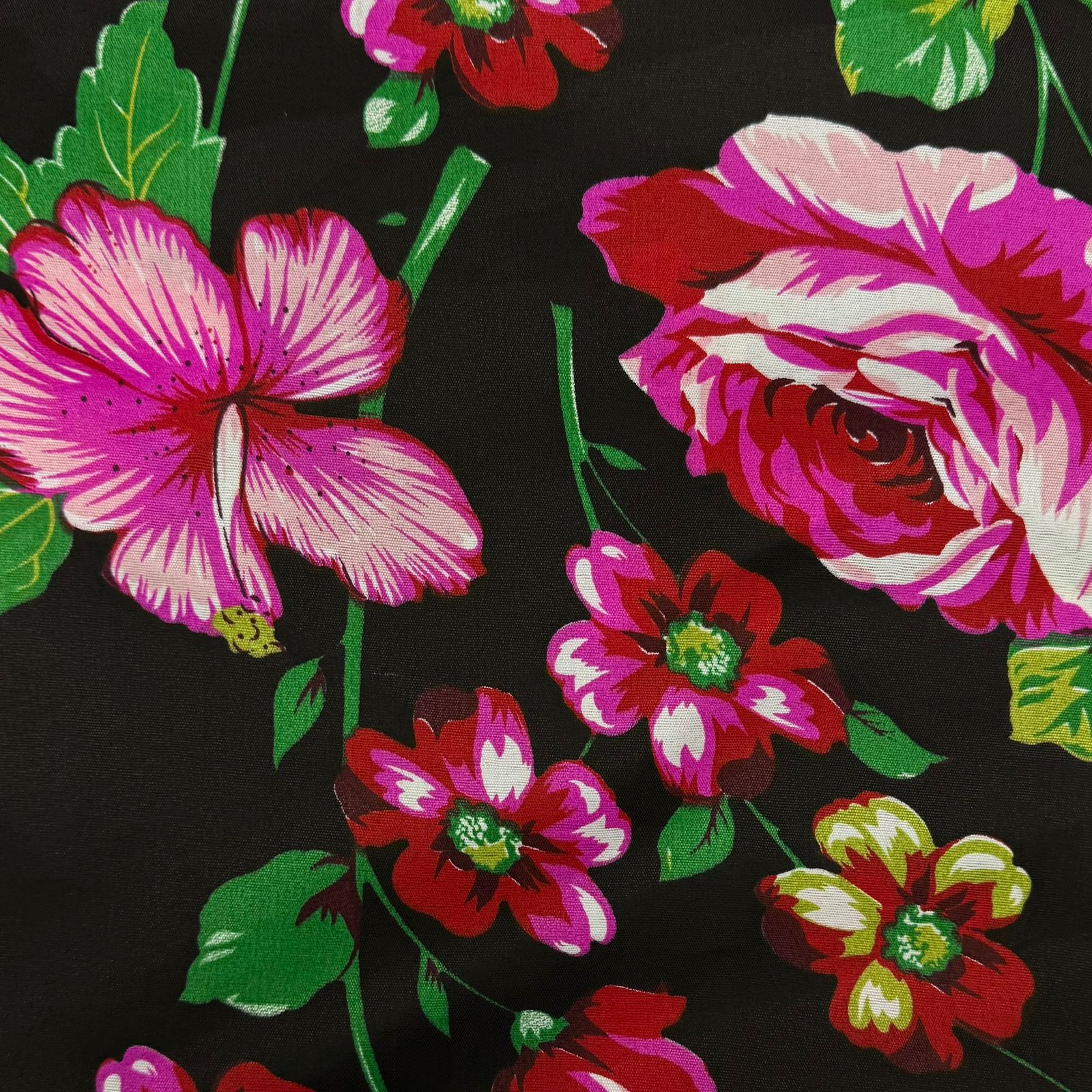 Chita Fake Flores Rosas Fundo Preto