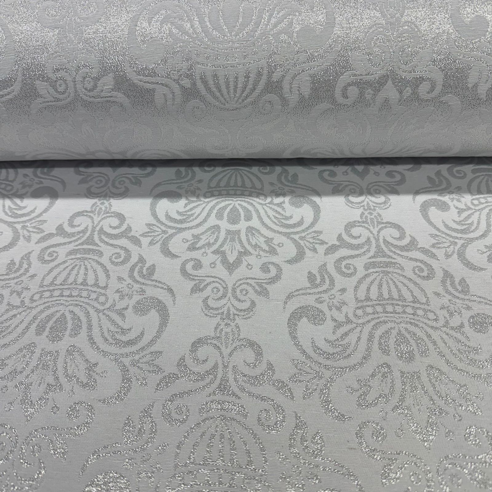 Jacquard Metalizado Branco e Prata