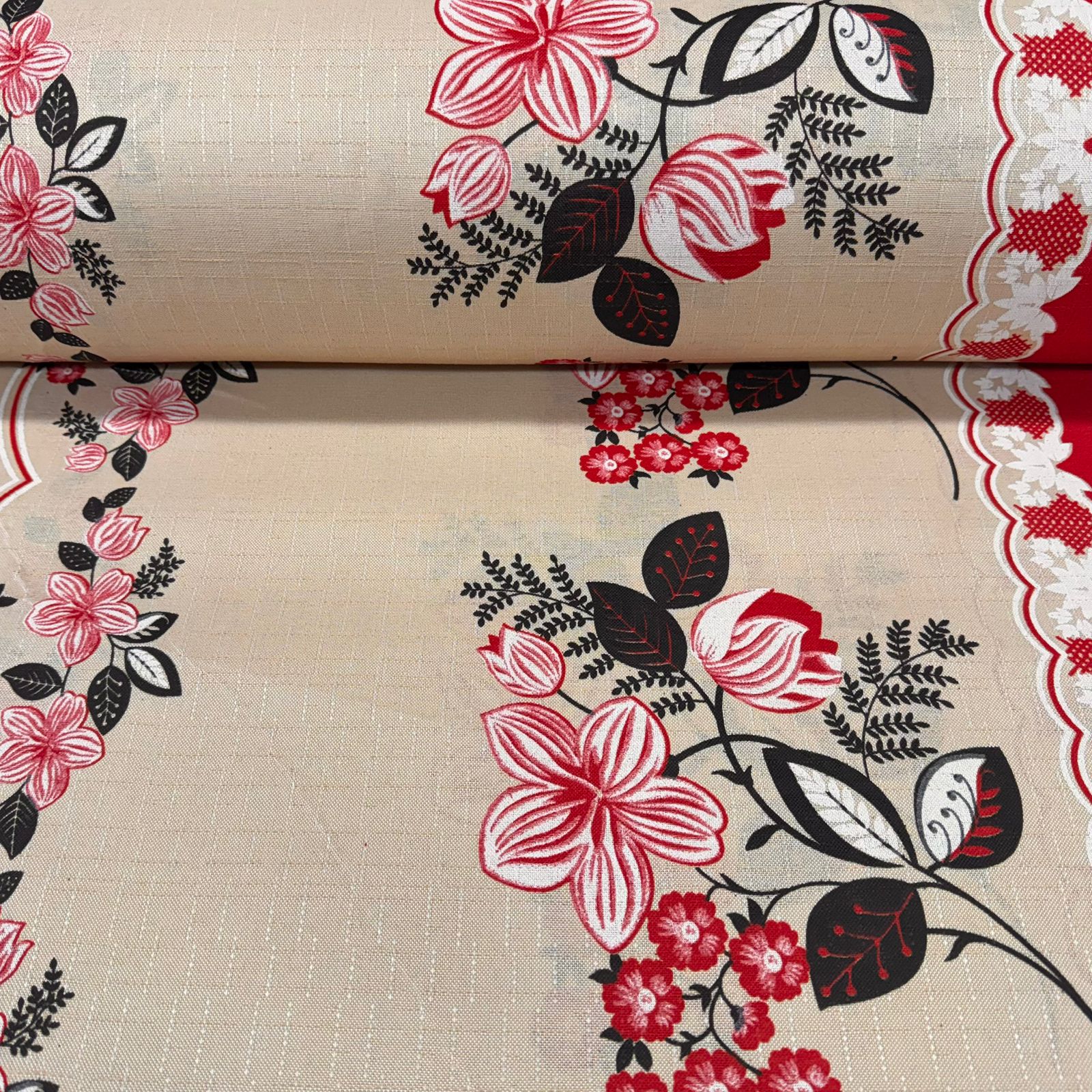 Linhão de Toalha Floral Avermelhado