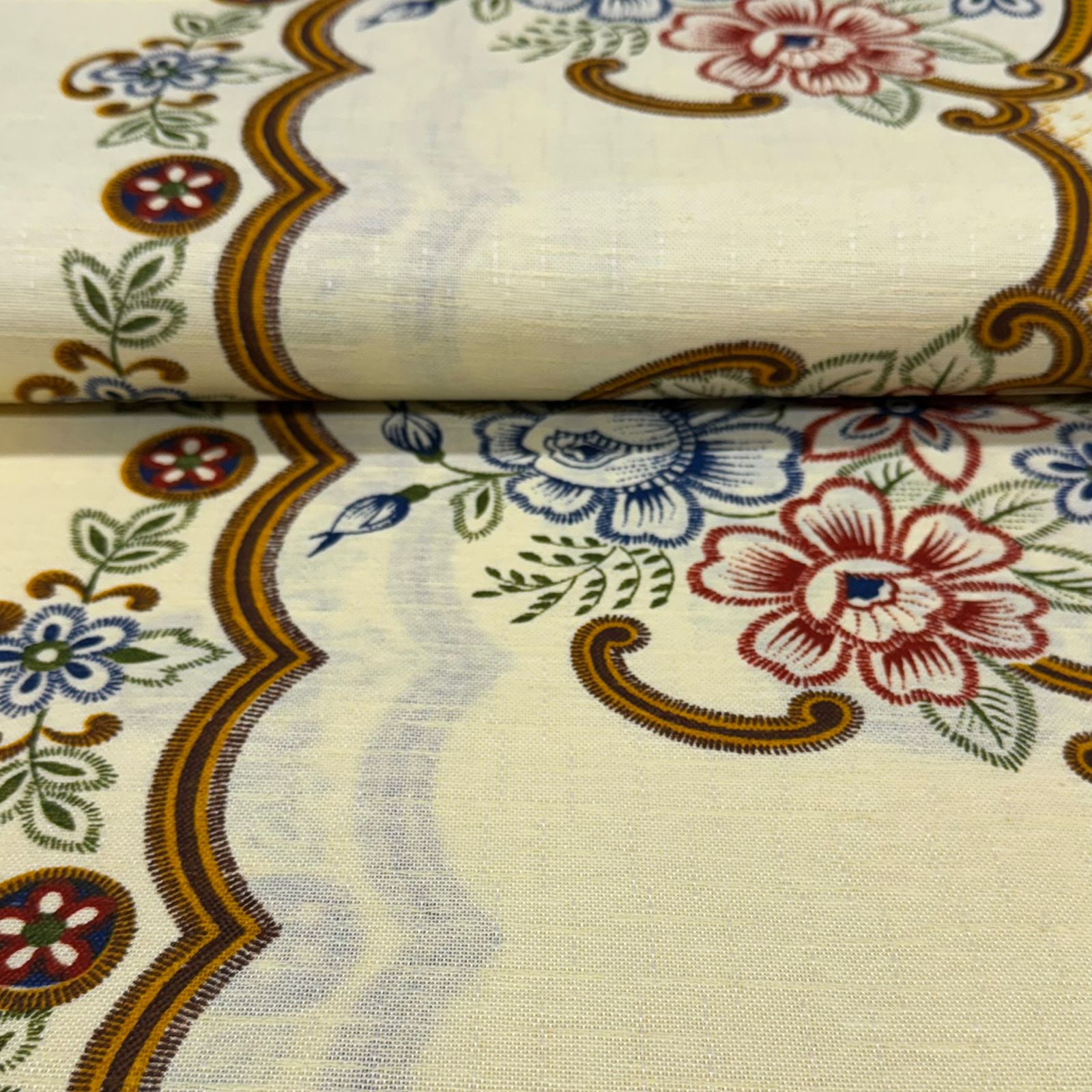 Toalha de Mesa Linhão Floral Coral
