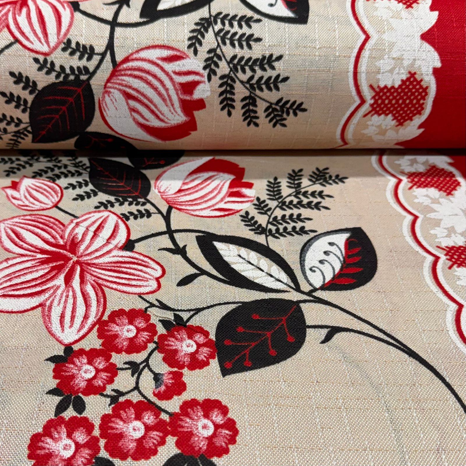 Toalha de Mesa Linhão Flores Vermelhas