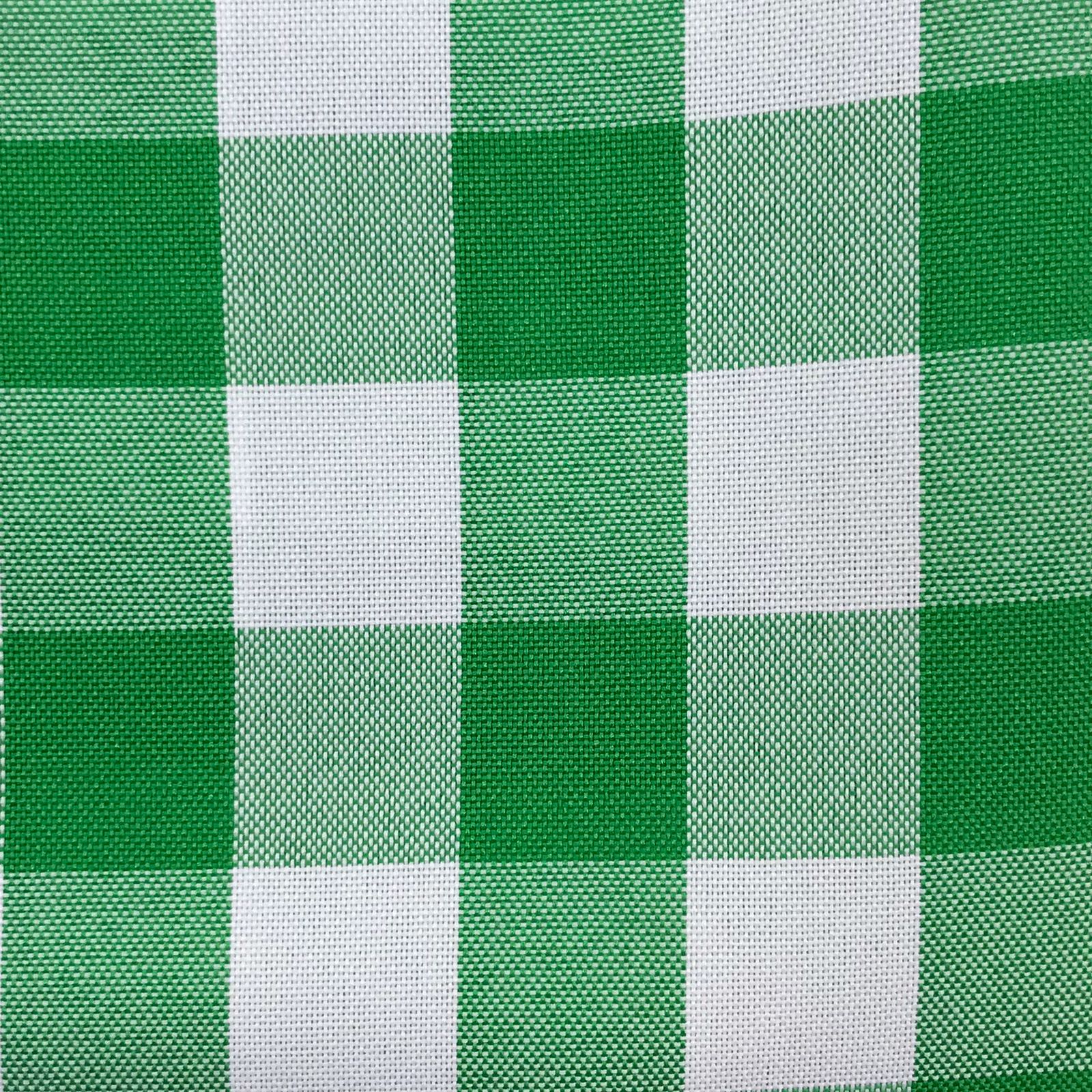 Tecido xadrez verde e branco jogado em uma mesa de madeira rústica