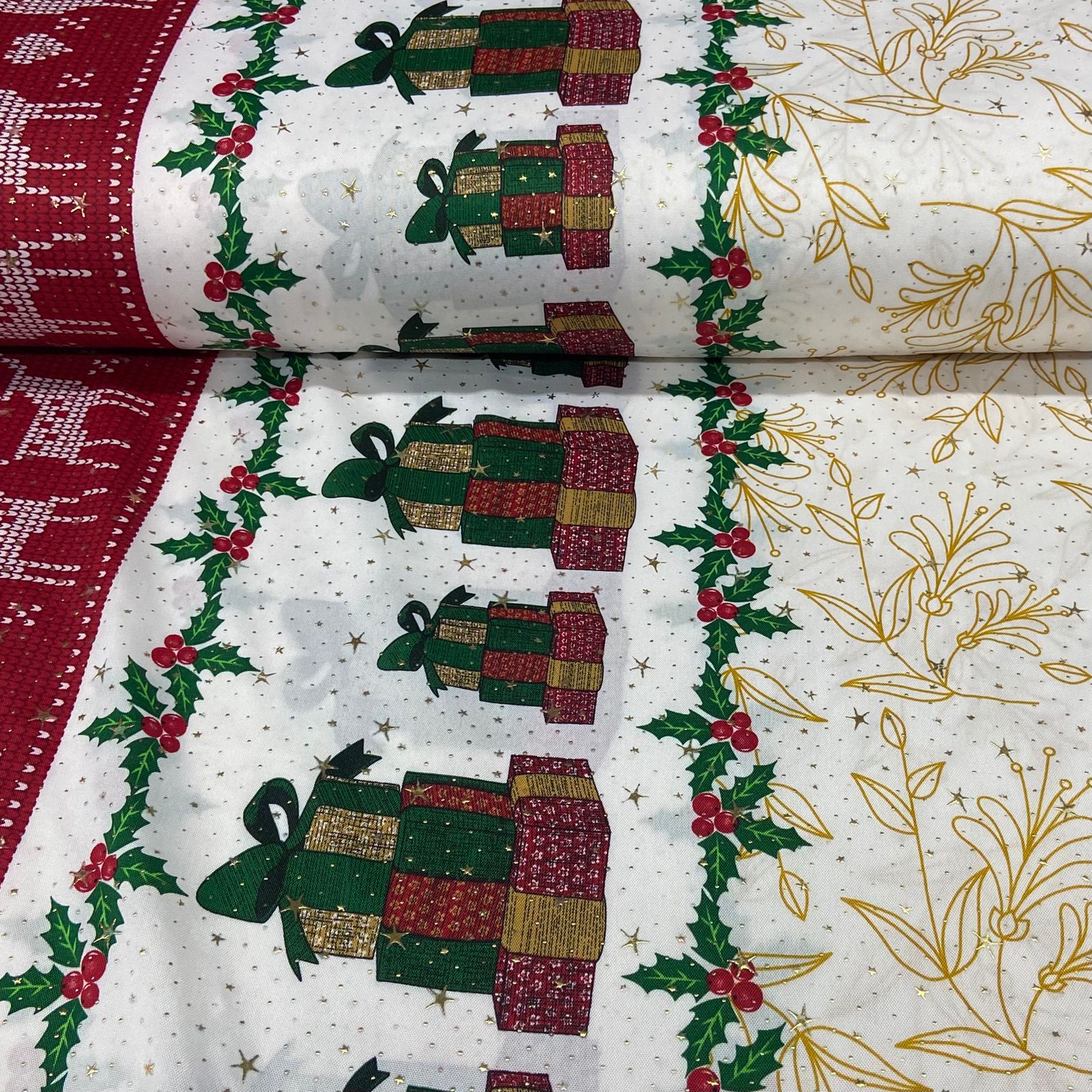 Toalha Natal Presentes Lindos com Brilho Dourado