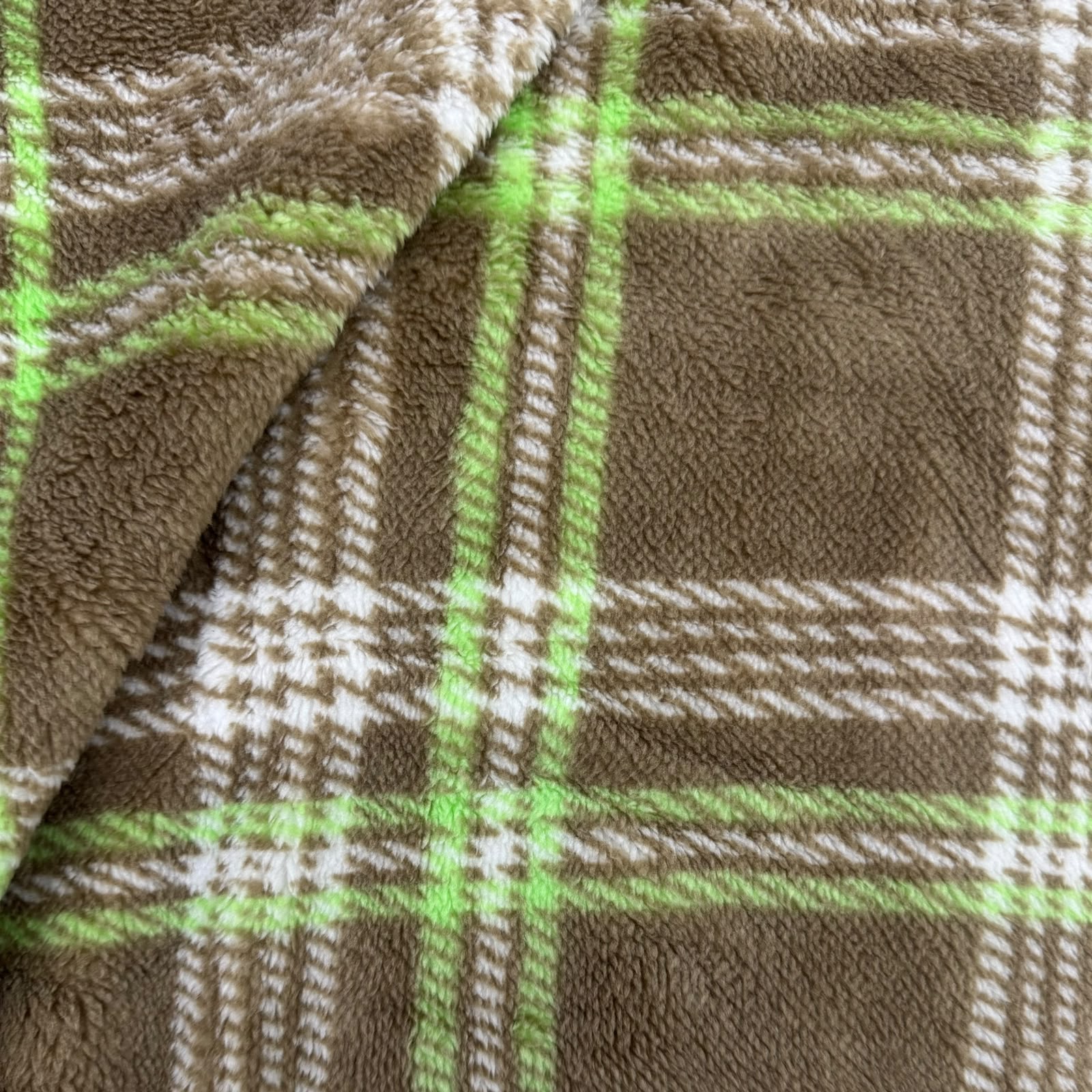 Sherpa Estampada Xadrez Fundo Bege