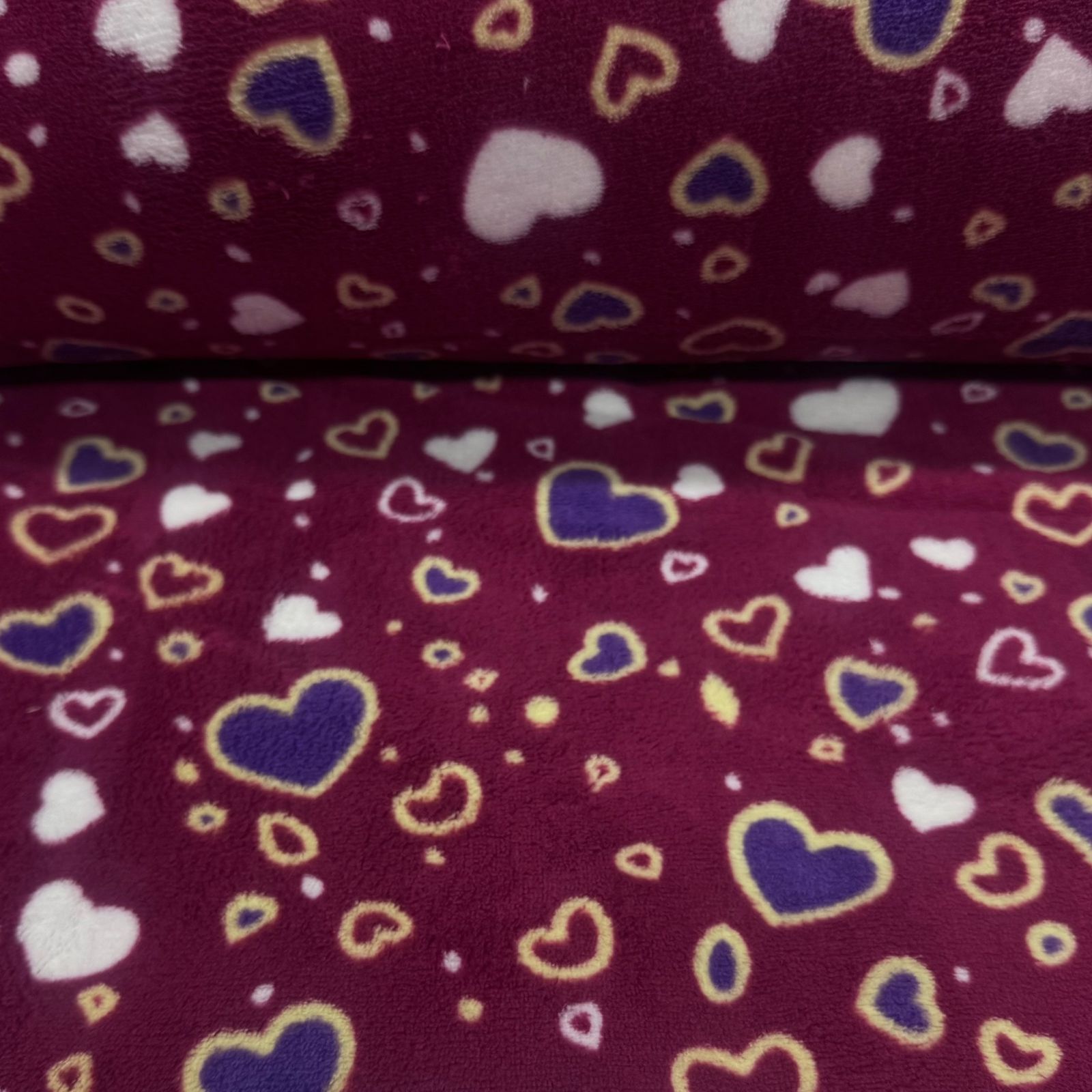 Fleece Corações Fundo Vinho