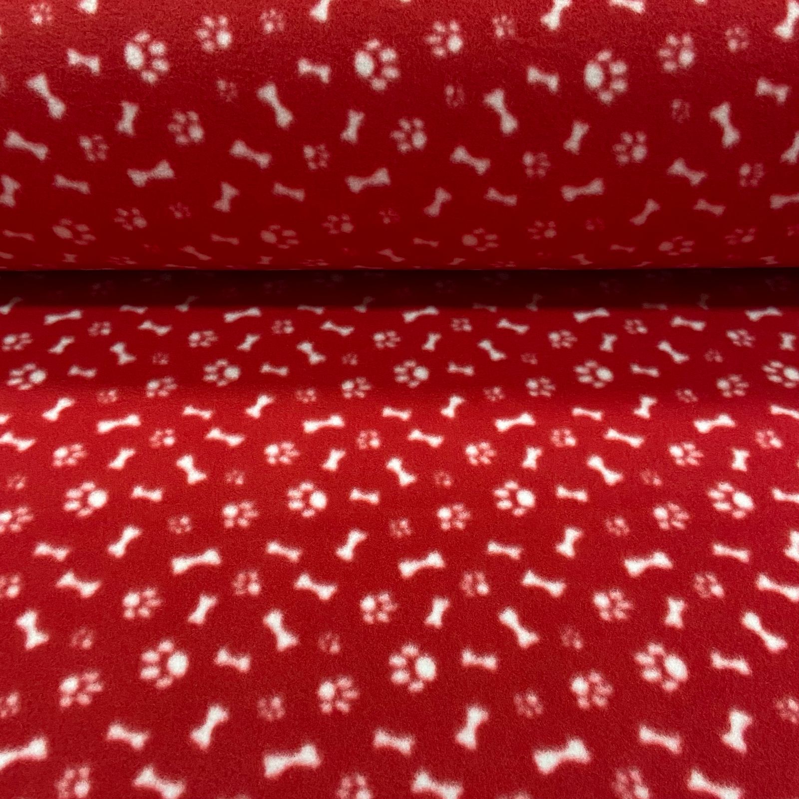 Soft Patas Fundo Vermelho 