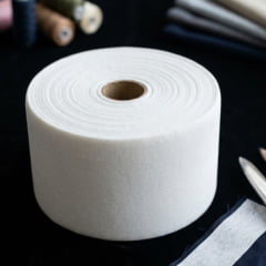 Entretela 10CM Branca Rolo C/ 50 metros em TNT120GR Entretela 10CM Branca Rolo C/ 50 metros em TNT120GR