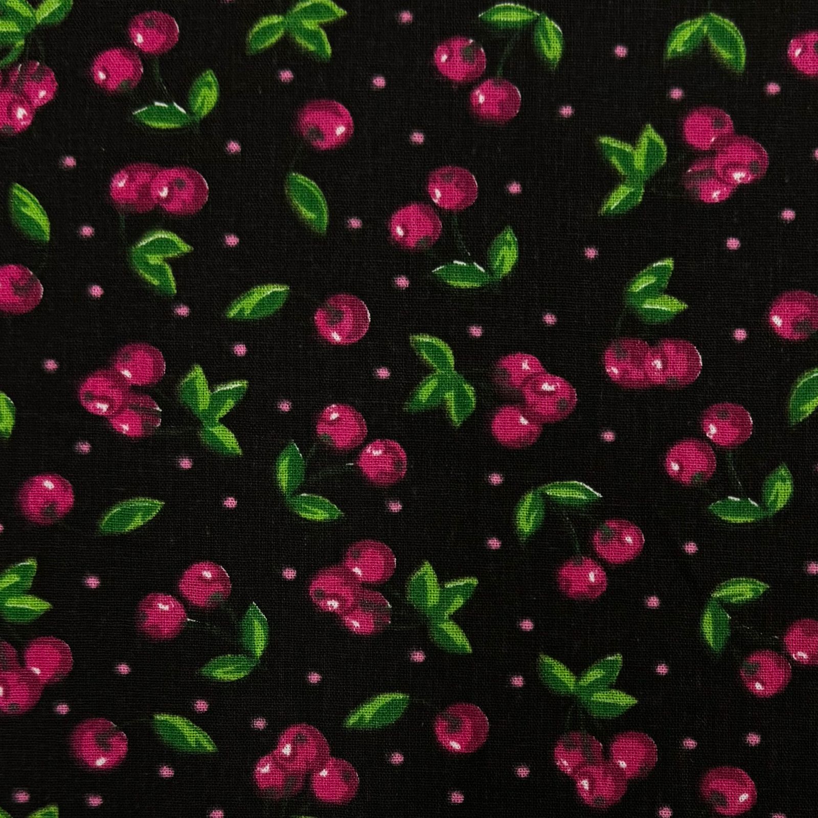 Tricoline Doce Cerejinha Fundo Preto 