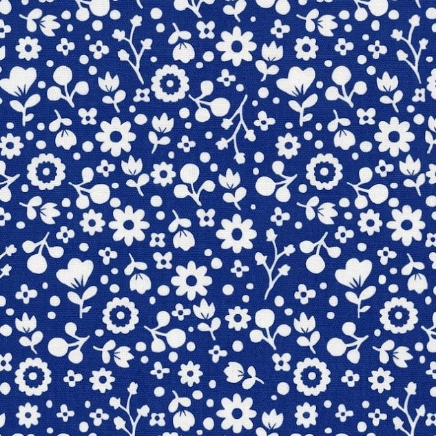Tricoline Mini Flores Brancas Fundo Azul
