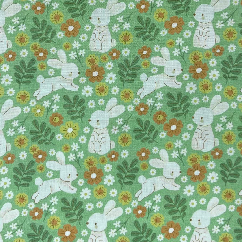 Tricoline Coelhinho com Flores Fundo Verde